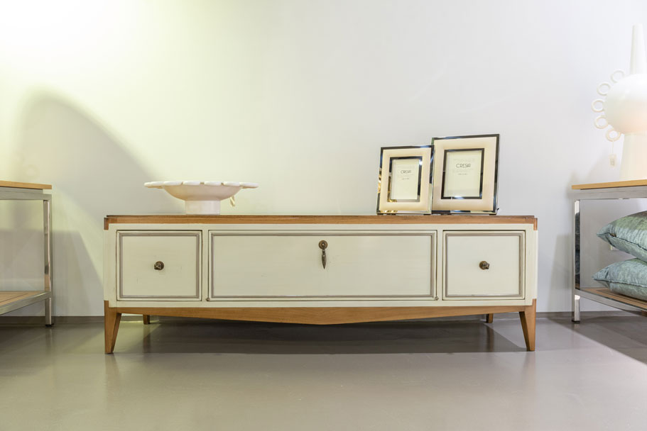 Validan Komode Lightbox